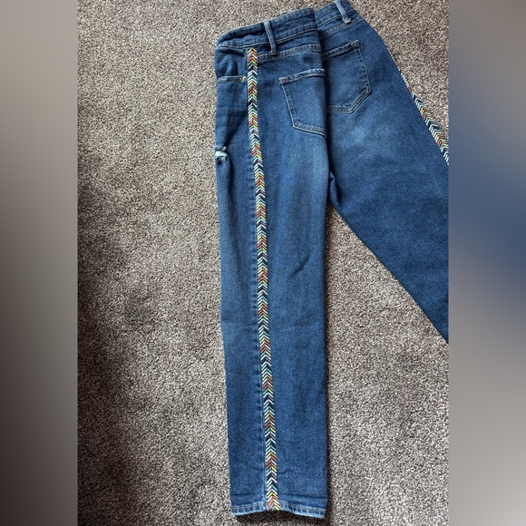 Knox Rose Cropped Semi-Distressed Embroidered Women's Jeans - Picture 17 of 17